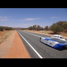 Fahrzeuge der Solar-Rallye Darwin-Adelaide überholten uns